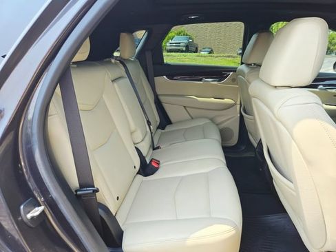 Used 2017 Cadillac XT5 Luxury w/ Driver Awareness Package FWD image 17
