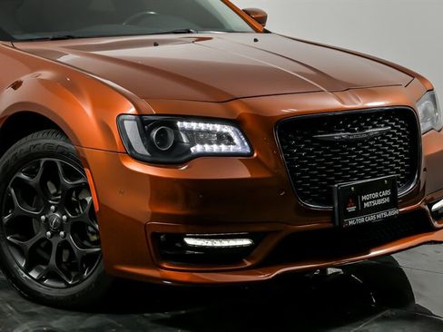 Used 2021 Chrysler 300 Touring L image 2