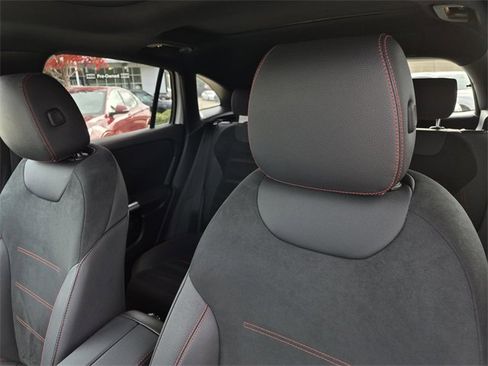 Certified 2025 Mercedes-Benz GLA 250 image 28