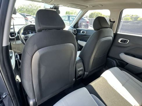 Used 2024 Hyundai Venue SEL FWD image 22