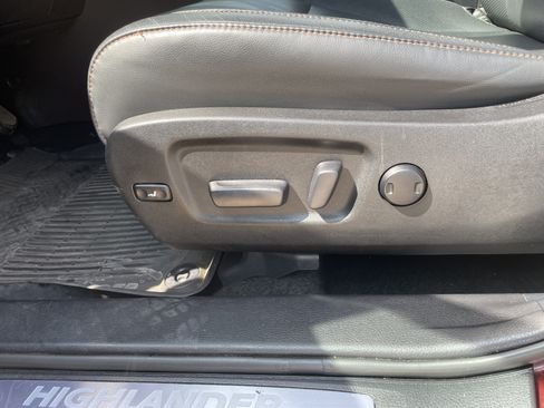 Used 2019 Toyota Highlander Limited Platinum AWD/4WD image 14