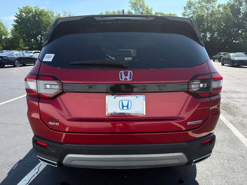 Certified 2025 Honda Pilot Touring image 4