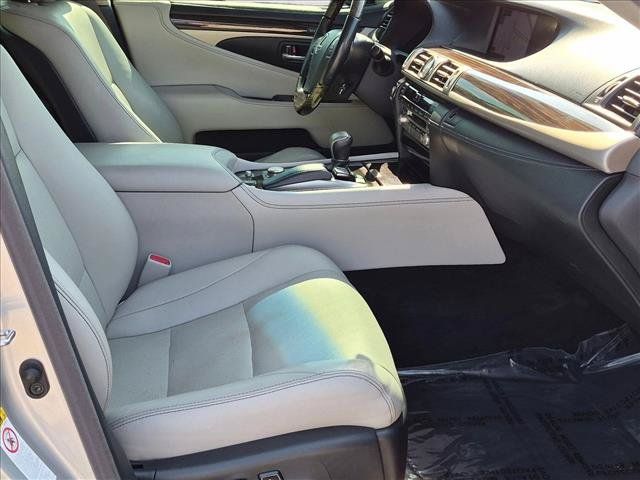 Used 2015 Lexus LS 460 w/ Comfort Package RWD image 19