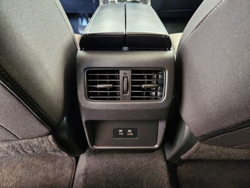 Used 2023 Nissan Rogue SV image 32