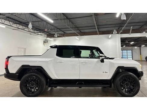 Used 2025 GMC Hummer EV 2X w/ LPO, Dark Essentials Package AWD/4WD image 9