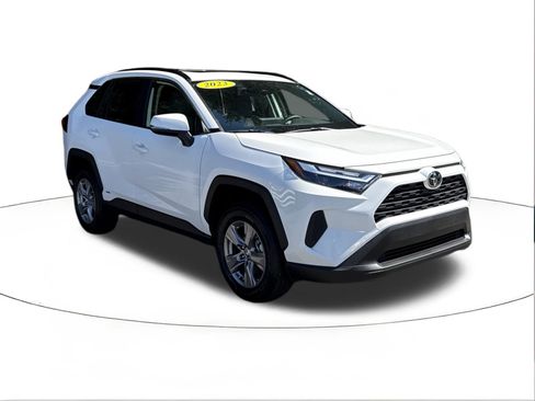 Used 2025 Toyota RAV4 XLE image 1