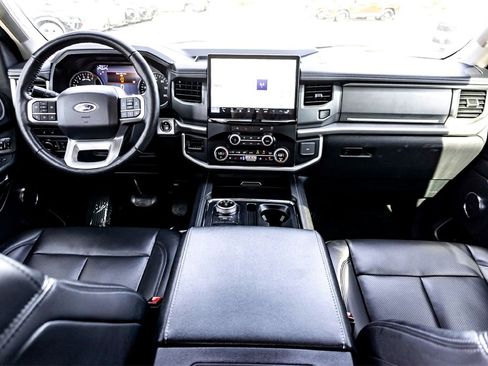Used 2024 Ford Expedition XLT image 28