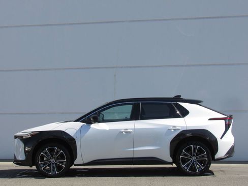 Certified 2023 Toyota bZ4X AWD w/ Weather Package image 4