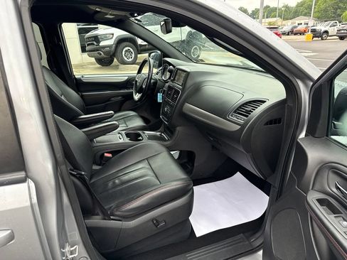 Used 2019 Dodge Grand Caravan GT FWD image 12