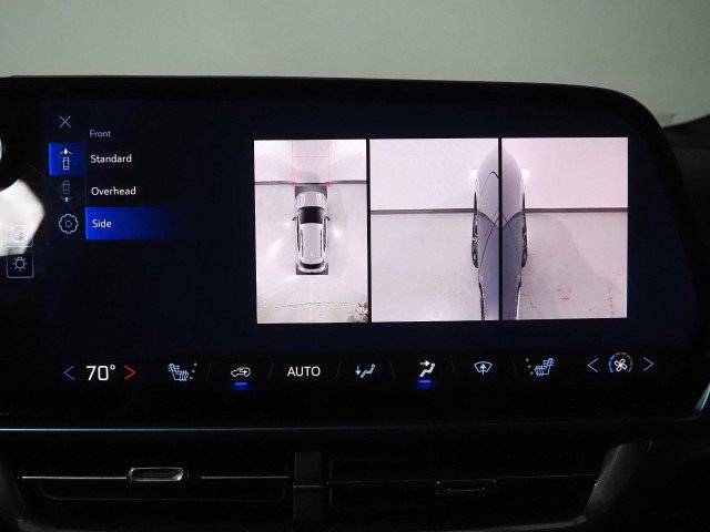 Used 2024 Chevrolet Equinox EV FWD LT w/ 2LT image 32