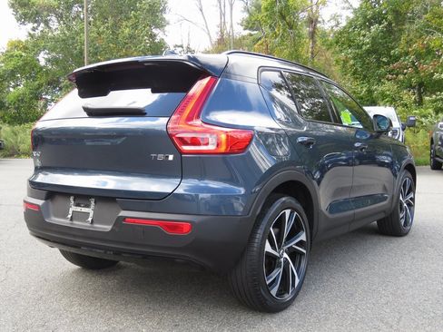 Used 2022 Volvo XC40 T5 R-Design w/ Advanced Package image 6