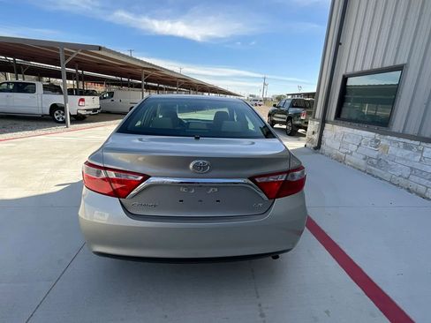 Used 2015 Toyota Camry LE image 14
