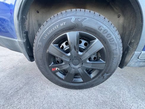 Used 2017 Nissan Rogue S AWD/4WD image 9