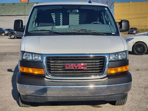 Used 2024 GMC Savana 2500 w/ Driver Convenience Package image 2