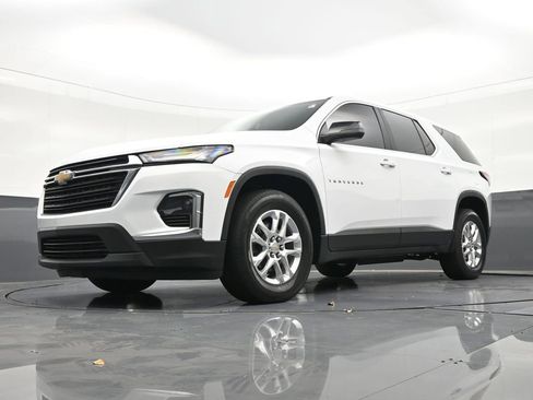 Used 2023 Chevrolet Traverse LS image 24