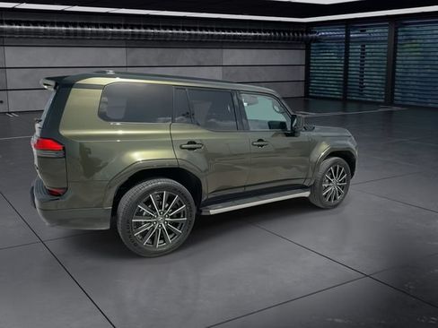 Certified 2025 Lexus GX 550 w/ Cold Area Package AWD/4WD image 8