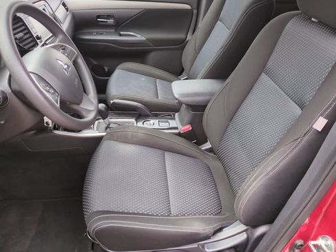 Used 2018 Mitsubishi Outlander ES AWD/4WD image 16