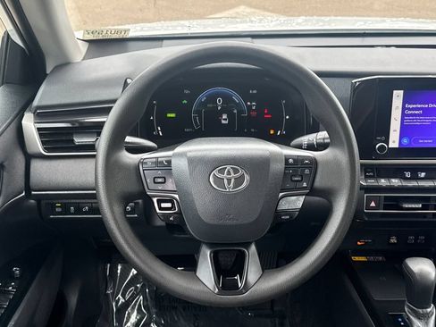 Used 2025 Toyota Camry LE FWD image 12