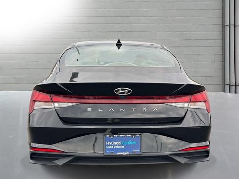Used 2023 Hyundai Elantra SE w/ Cargo Package FWD image 4