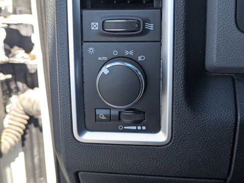 Used 2015 RAM 1500 Classic SLT AWD/4WD image 23