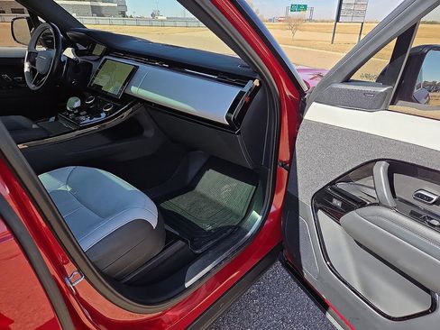 Used 2023 Land Rover Range Rover Sport SE Dynamic image 12