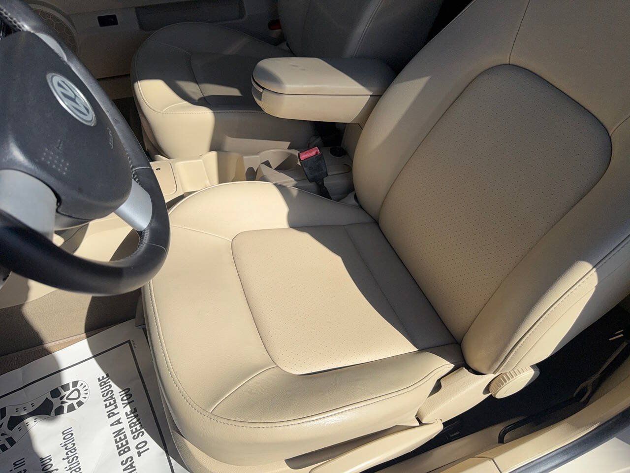 Used 2010 Volkswagen Beetle Convertible FWD image 23