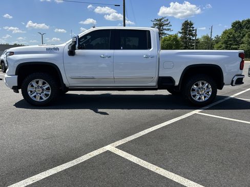 Certified 2024 Chevrolet Silverado 2500 High Country w/ High Country Premium Package AWD/4WD image 9