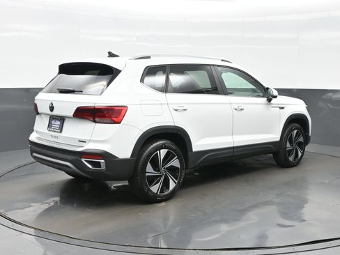 Used 2023 Volkswagen Taos SE w/ Panoramic Sunroof Package AWD/4WD image 6