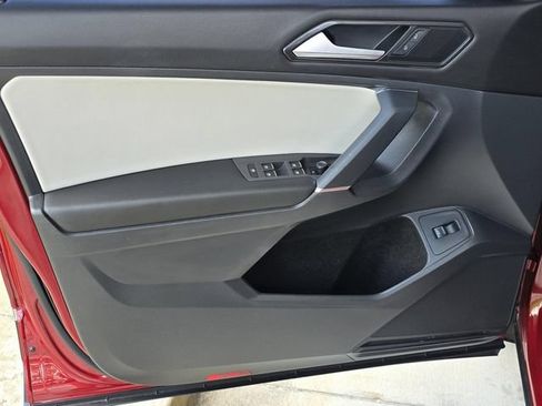 Used 2018 Volkswagen Tiguan SEL FWD image 34