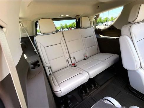 Used 2024 GMC Yukon Denali w/ Advanced Technology Package AWD/4WD image 26