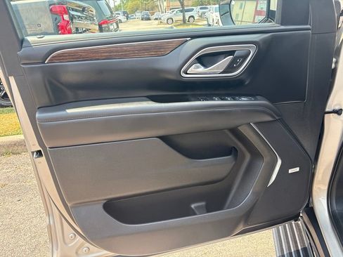 Used 2024 Chevrolet Tahoe High Country AWD/4WD image 12