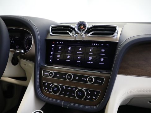 Used 2024 Bentley Bentayga Extended Wheelbase AWD/4WD image 34