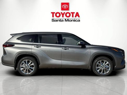 New 2026 Toyota Highlander Limited AWD/4WD image 2