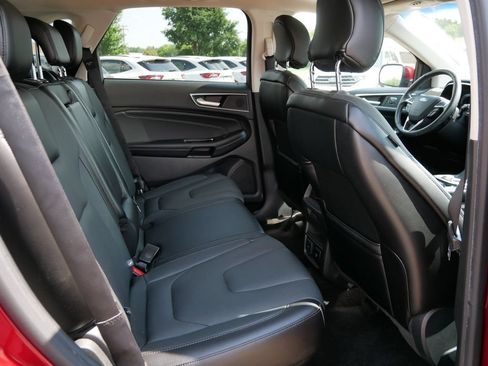Used 2018 Ford Edge Titanium w/ Equipment Group 302A AWD/4WD image 12