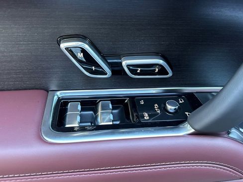 New 2025 Land Rover Range Rover SE image 15