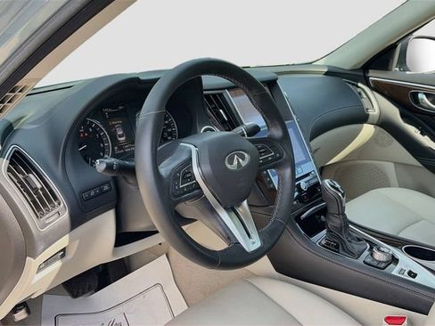 Used 2019 INFINITI Q50 Luxe w/ Essential Package (3.0T Luxe) AWD/4WD image 9