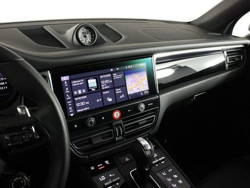 Certified 2025 Porsche Macan Turbo image 13