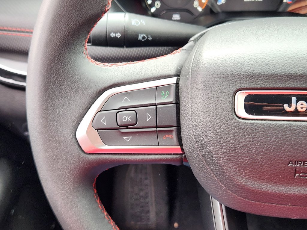 Used 2025 Jeep Compass Trailhawk AWD/4WD image 18
