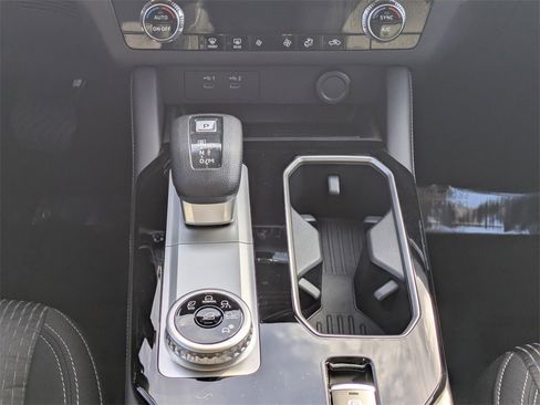 New 2026 Mitsubishi Outlander ES image 17