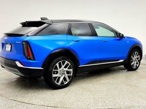 Used 2025 Cadillac Optiq Luxury 1 image 5