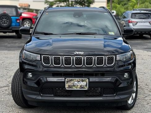 Used 2023 Jeep Compass Latitude AWD/4WD image 2
