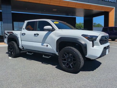 Used 2024 Toyota Tacoma TRD Off-Road w/ TRD Off Road Upgrade Package AWD/4WD image 2