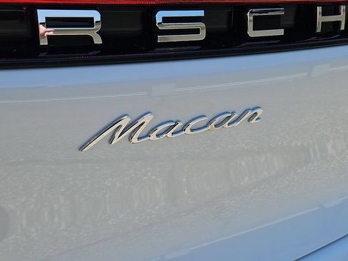 Certified 2026 Porsche Macan AWD/4WD image 10