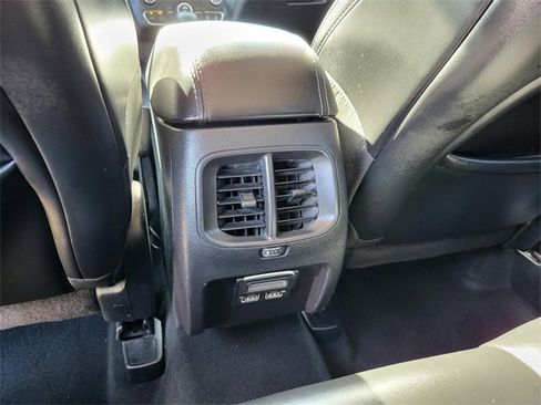 Used 2020 Jeep Cherokee Latitude Plus image 19