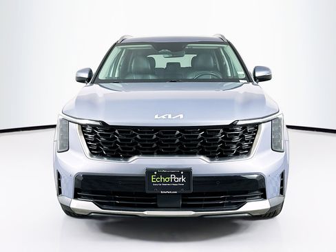 Used 2024 Kia Sorento S image 2