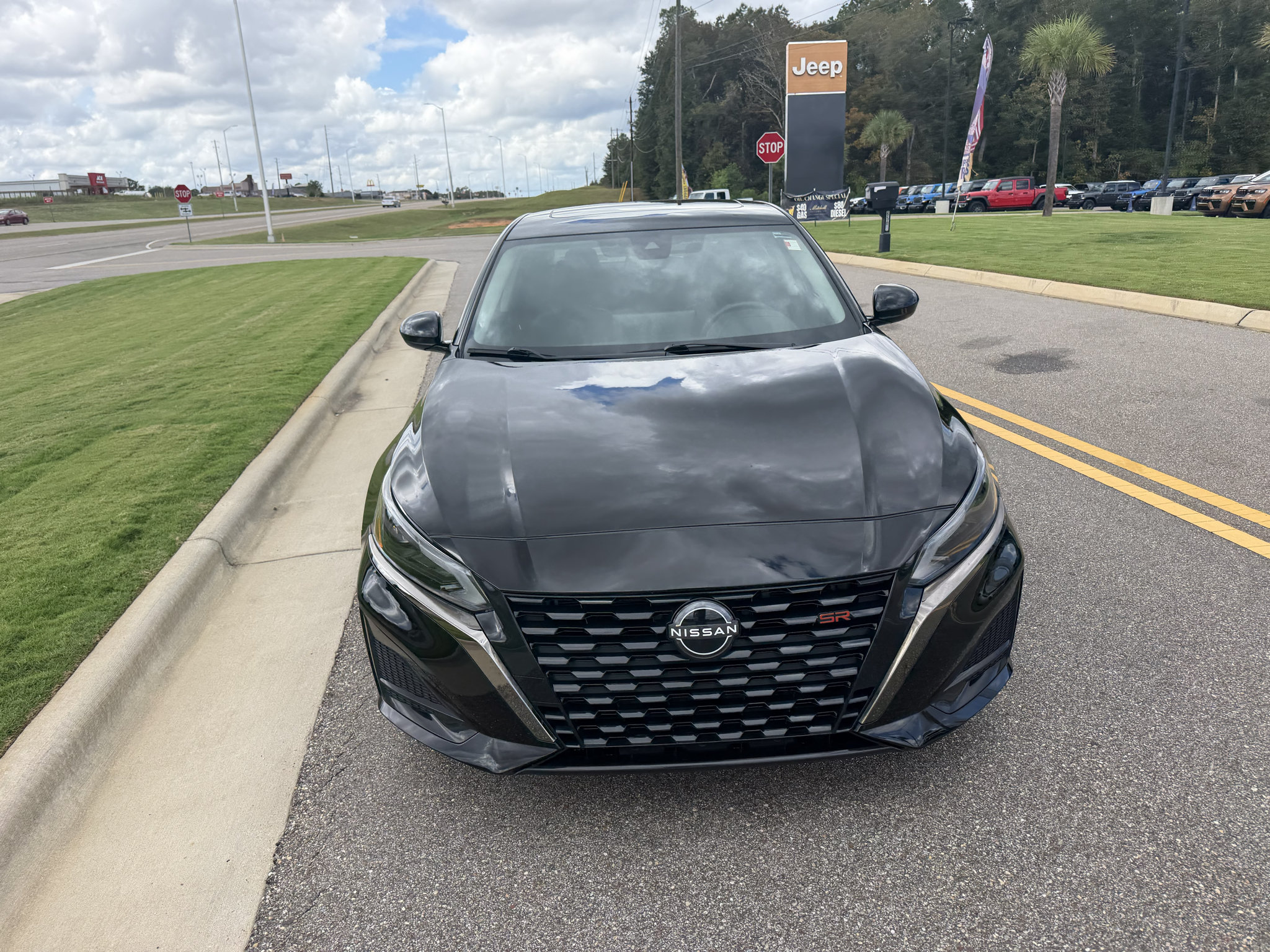 Used 2023 Nissan Altima 2.5 SR w/ SR Premium Package AWD/4WD image 13