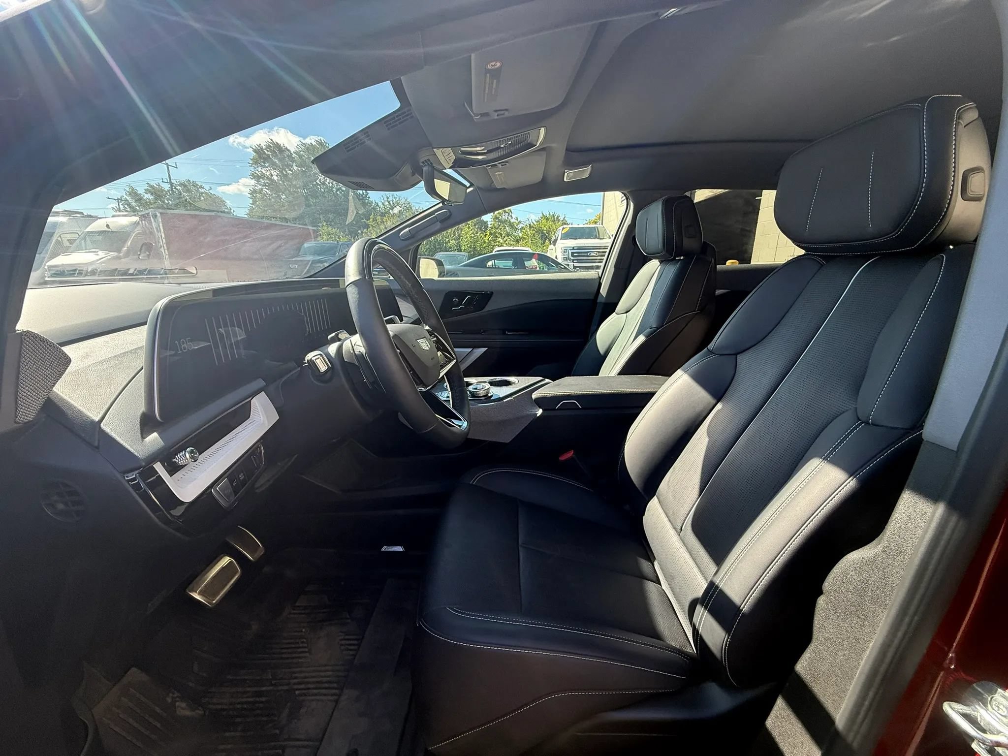 Used 2025 Cadillac Optiq Sport 2 w/ LPO, Floor Liner Package AWD/4WD image 20
