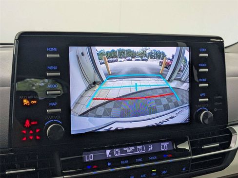 Certified 2022 Toyota Sienna XLE FWD image 22