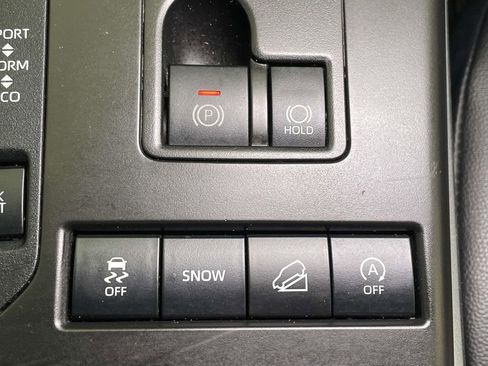 Used 2020 Toyota Highlander XLE image 33