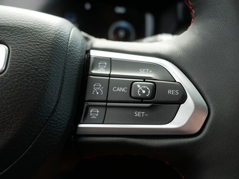 Used 2025 Jeep Compass Trailhawk w/ Trailhawk Elite Group AWD/4WD image 29